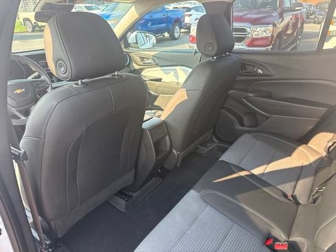 Used 2025 Chevrolet Trax LT FWD image 27