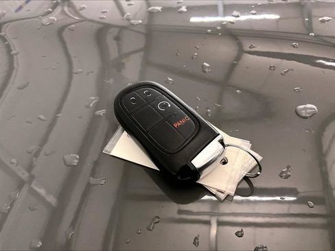 Used 2020 Jeep Cherokee Latitude Plus w/ Cold Weather Group AWD/4WD image 9