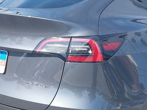 Used 2021 Tesla Model Y Long Range image 36