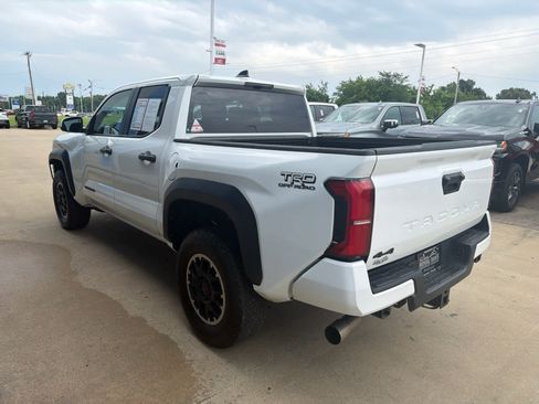 Used 2024 Toyota Tacoma TRD Off-Road AWD/4WD image 4