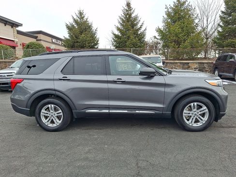 Used 2023 Ford Explorer XLT image 8