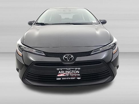 Used 2025 Toyota Corolla LE FWD image 9