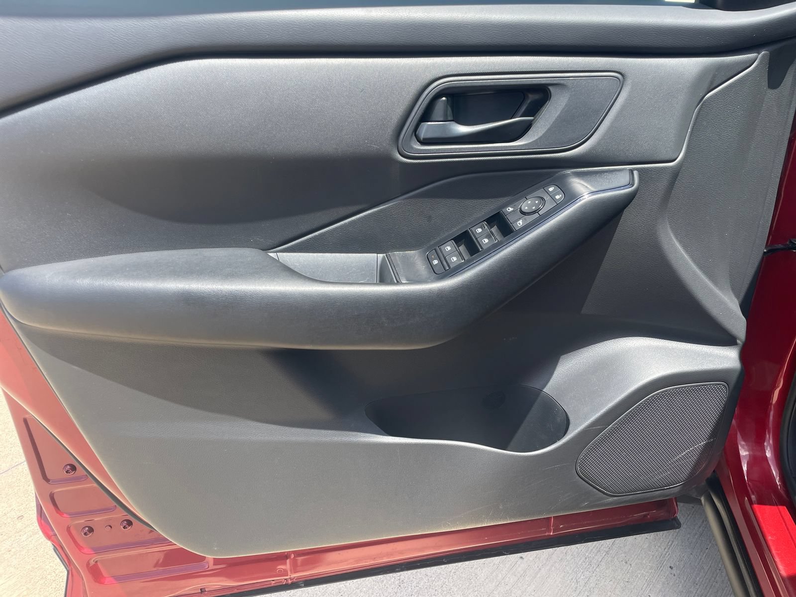Used 2025 Nissan Rogue S AWD/4WD image 21
