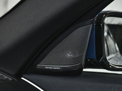 Used 2023 BMW 530i xDrive w/ Premium Package image 40