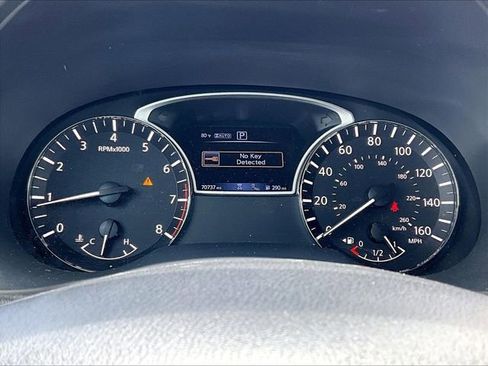 Used 2020 Nissan Pathfinder SL AWD/4WD image 3