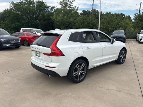 Used 2021 Volvo XC60 T5 Momentum w/ Premium Package image 5