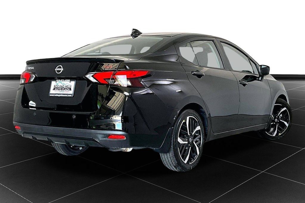 New 2025 Nissan Versa SR w/ Trunk Package FWD image 5