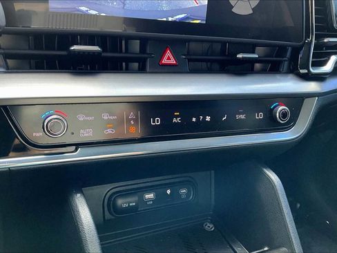 Used 2023 Kia Sportage EX image 31