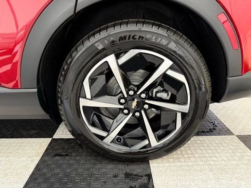 New 2026 Chevrolet Equinox EV LT image 11