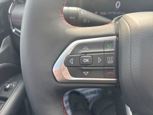 Used 2025 Jeep Compass Trailhawk w/ Trailhawk Elite Group image 14