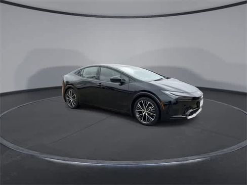 Used 2025 Toyota Prius XLE image 2