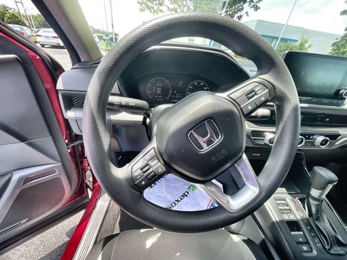 Used 2025 Honda CR-V LX image 11