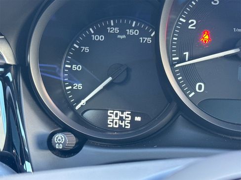 Used 2025 Porsche Macan image 30