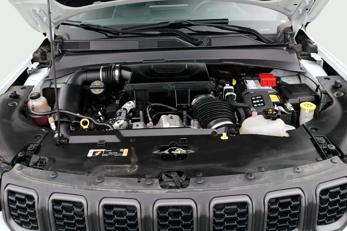 Used 2025 Jeep Compass Trailhawk AWD/4WD image 14