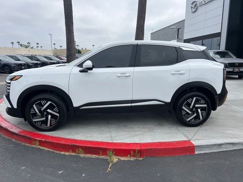 Used 2025 Nissan Kicks SV FWD image 2