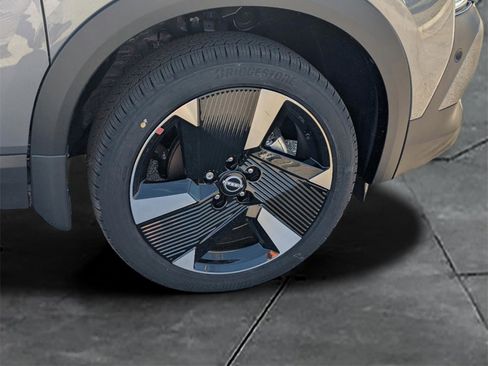 New 2025 Nissan Kicks SR image 11