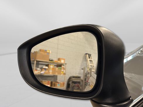 Used 2023 Chrysler Pacifica Touring-L image 14