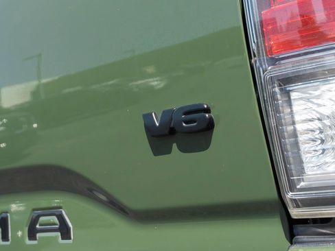 Used 2022 Toyota Tacoma TRD Sport w/ Black Out Package (TMS) image 16