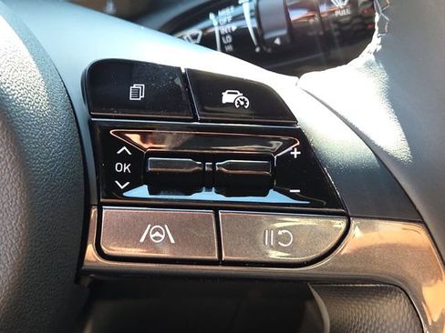 Certified 2025 Hyundai Elantra Sport image 23