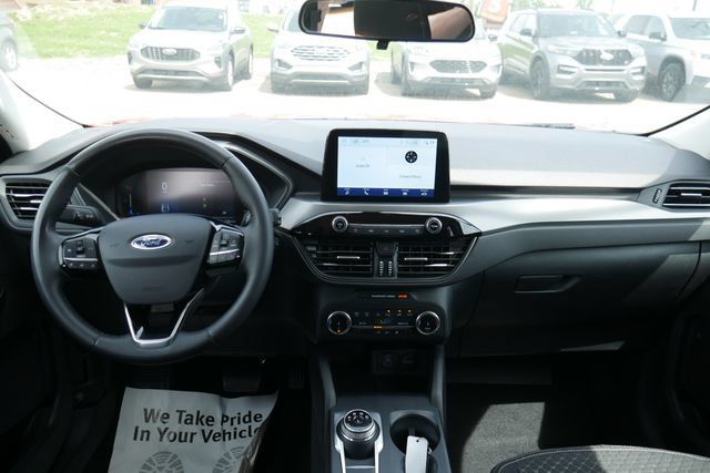 Used 2023 Ford Escape Active AWD/4WD image 5