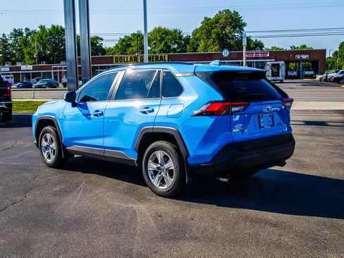Used 2020 Toyota RAV4 XLE w/ XLE Grade Weather Package AWD/4WD image 5