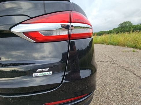 Used 2020 Ford Fusion SE w/ Equipment Group 151A FWD image 4
