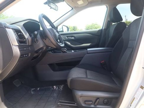 Used 2025 Nissan Rogue SV FWD image 16