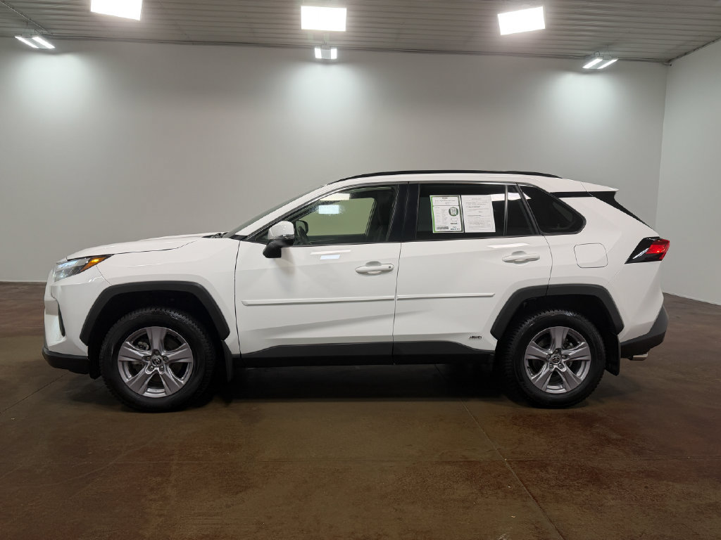 Used 2025 Toyota RAV4 XLE AWD/4WD image 6