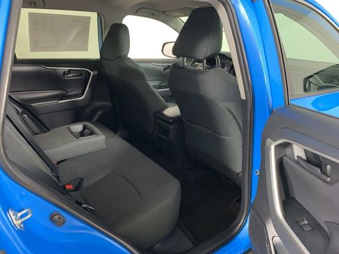 Used 2019 Toyota RAV4 LE w/ Carpet Mat Package AWD/4WD image 36
