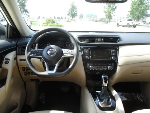 Used 2020 Nissan Rogue SL w/ Premium Package AWD/4WD image 16