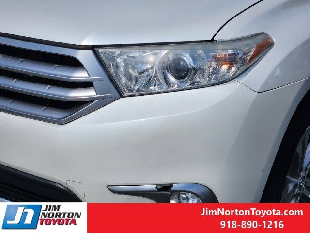 Used 2011 Toyota Highlander Limited w/ Tow Pkg AWD/4WD image 11