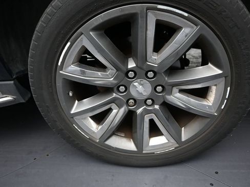 Used 2019 Chevrolet Suburban Premier RWD image 10