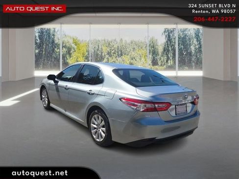 Used 2018 Toyota Camry LE FWD image 7