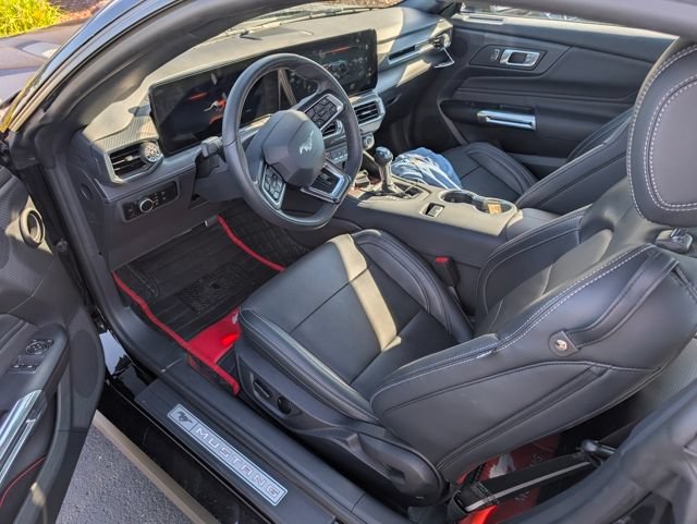 Used 2025 Ford Mustang Premium RWD image 5