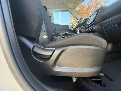 Used 2021 Kia Soul LX image 36