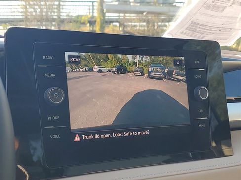 Certified 2025 Volkswagen Taos SE image 23