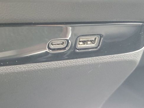 Used 2025 Buick Enclave Sport Touring image 32