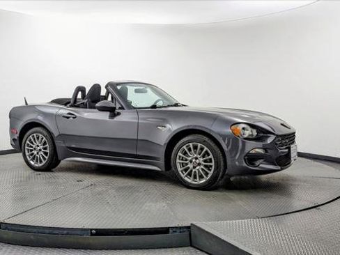 Used 2018 FIAT 124 Spider Classica image 11