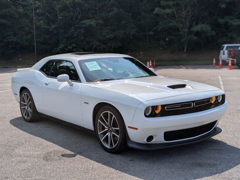 Used 2023 Dodge Challenger R/T RWD image 11