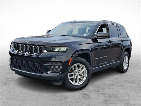 Certified 2023 Jeep Grand Cherokee Laredo image 1