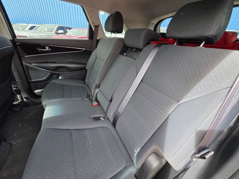 Used 2020 Kia Sorento LX image 11