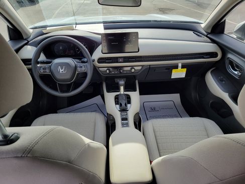 Certified 2026 Honda HR-V LX image 9