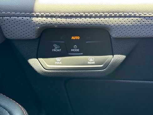 Used 2024 Volkswagen Atlas Peak Edition SE AWD/4WD image 32