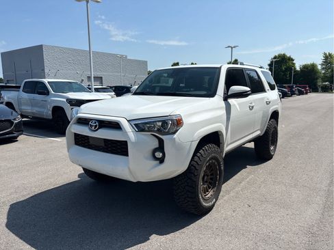 Used 2024 Toyota 4Runner SR5 Premium w/ Moonroof Package AWD/4WD image 2