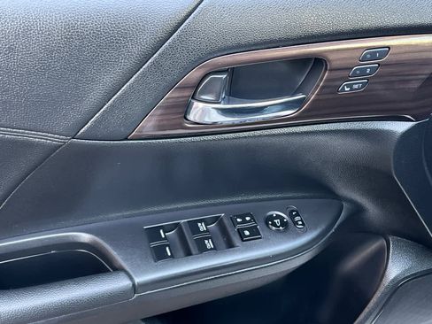 Used 2017 Honda Accord Touring image 13