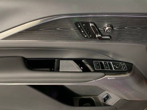 New 2024 Cadillac Lyriq Luxury AWD/4WD image 13