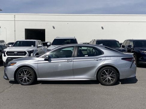 Used 2023 Toyota Camry SE image 2
