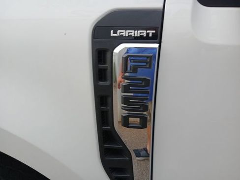 Used 2024 Ford F250 Lariat w/ Lariat Ultimate Package AWD/4WD image 13