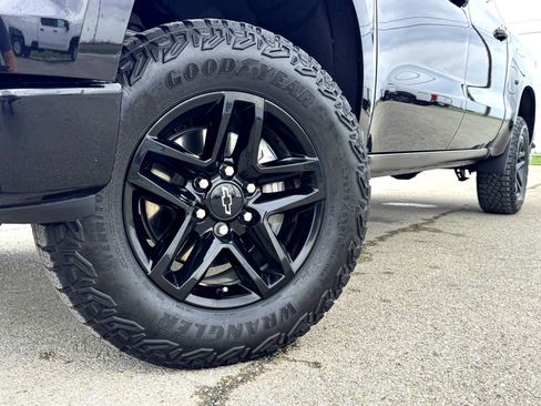 Used 2024 Chevrolet Silverado 1500 LT Trail Boss w/ Convenience Package II image 2