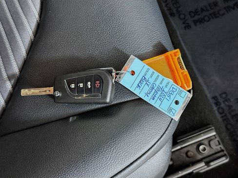 Used 2024 Toyota Camry SE image 33